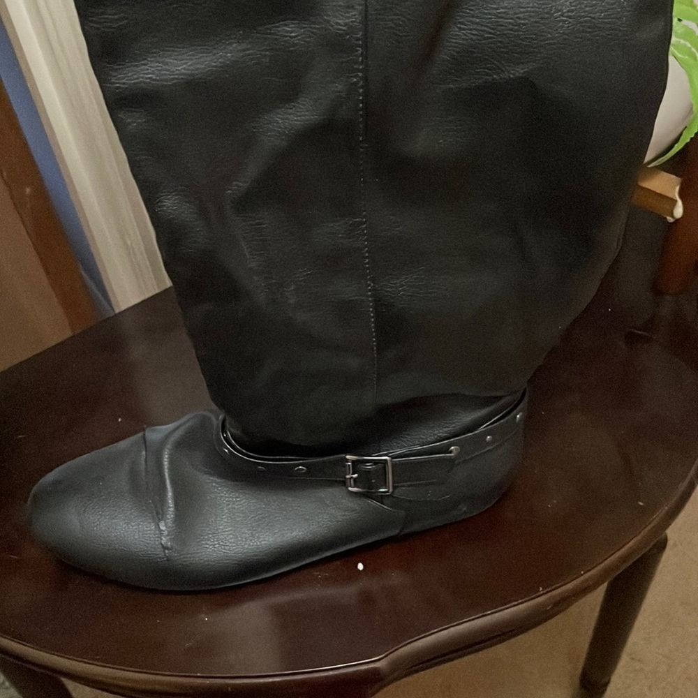 Knee boots